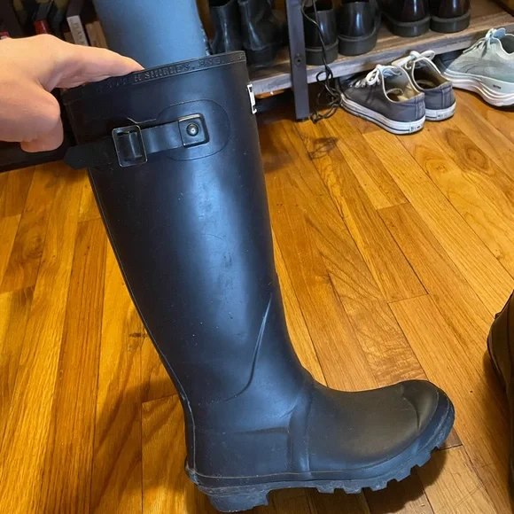 Barbour Classic Navy Waterproof Boots - Picture 2 of 9